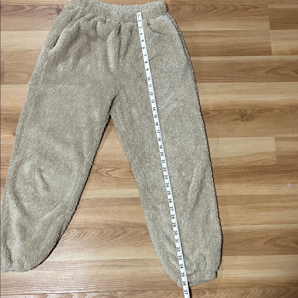 Cozy Tan Sherpa Lounge Set - Picture 8 of 8